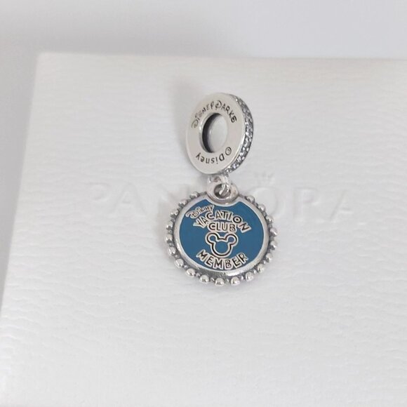 Pandora Vacation Club Member Dangle Charm DVC Exclusive Mickey Mouse NIB Charm - Picture 2 of 8
